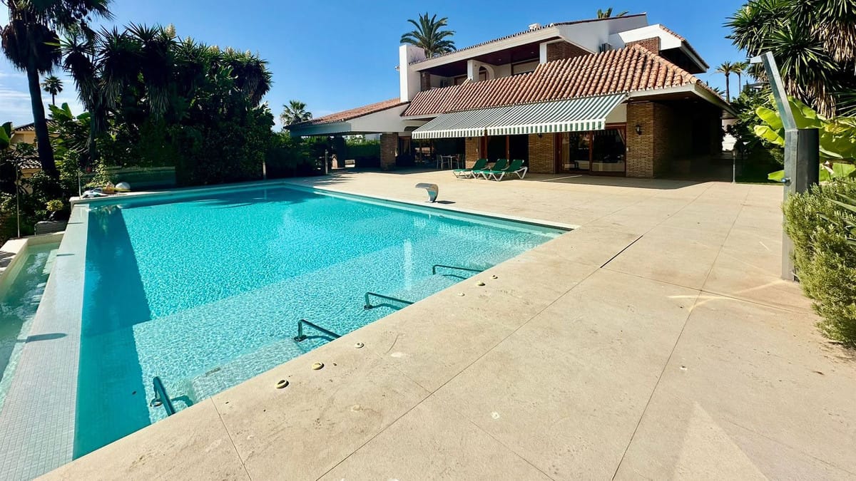 7 bedroom Villa For Sale