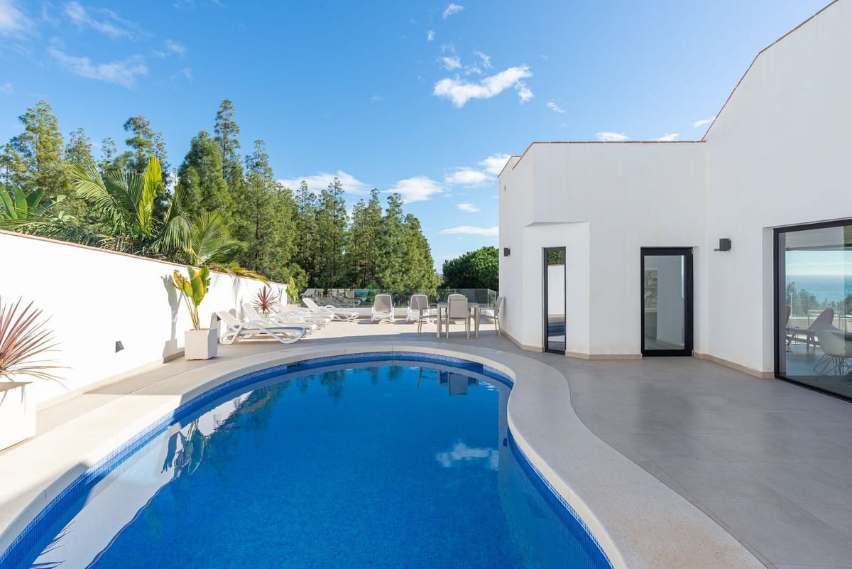 6 bedroom Villa For Sale