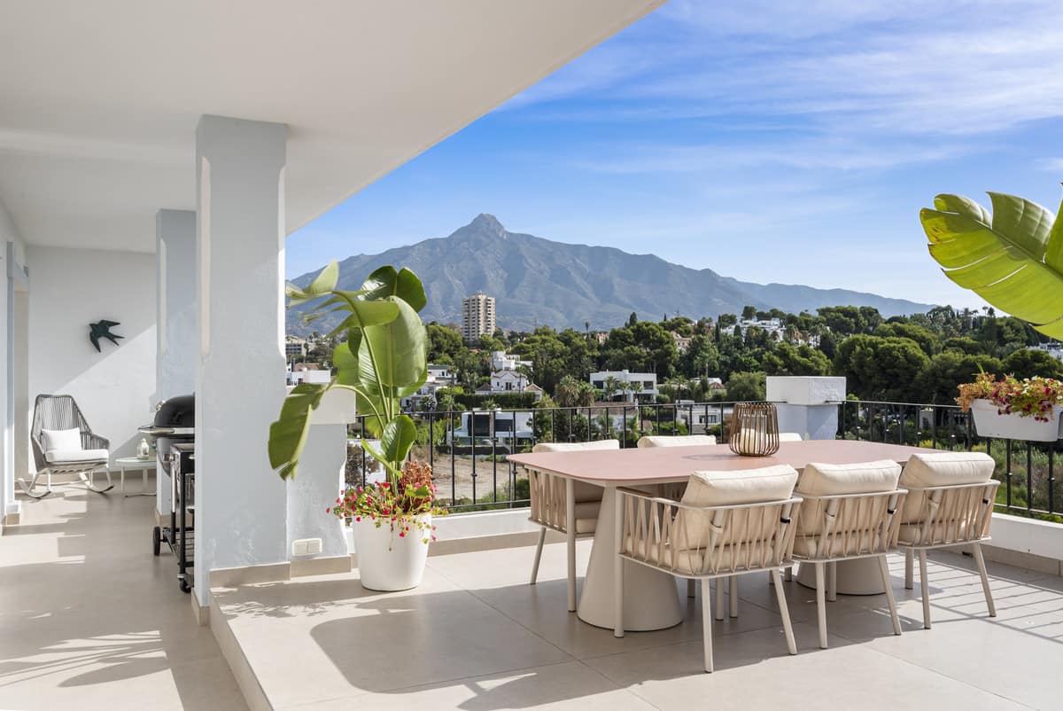 5 bedroom Apartment For Sale