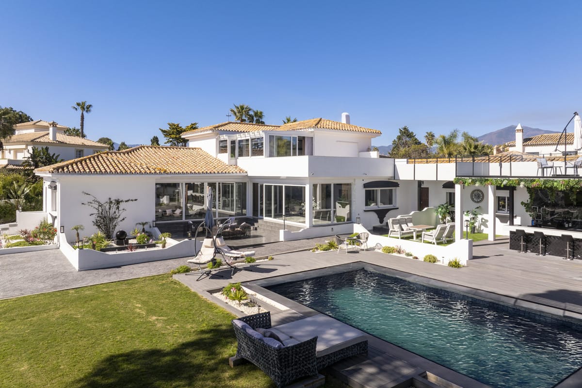 5 bedroom Villa For Sale