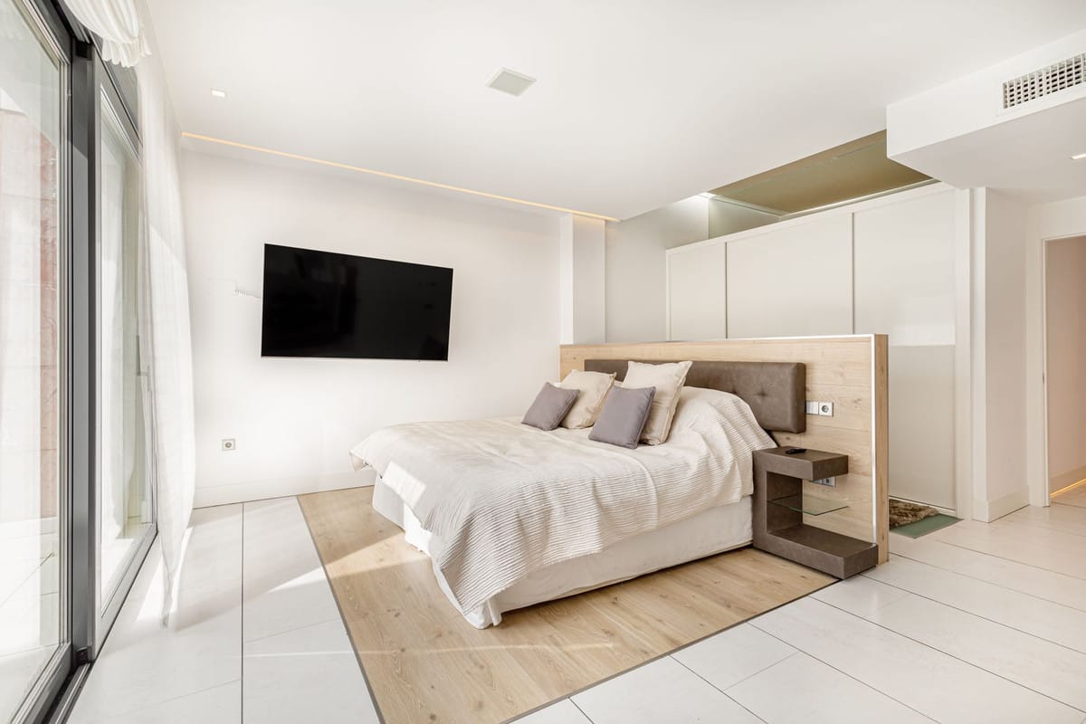 3 bedroom Apartment For Sale