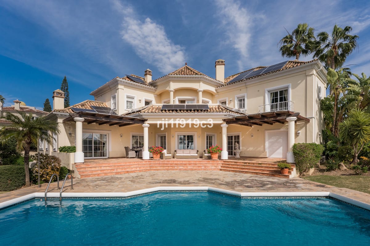 4 bedroom Villa For Sale