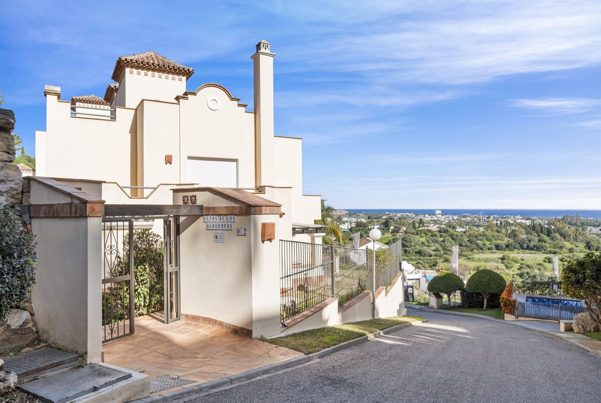 4 bedroom Apartment For Sale