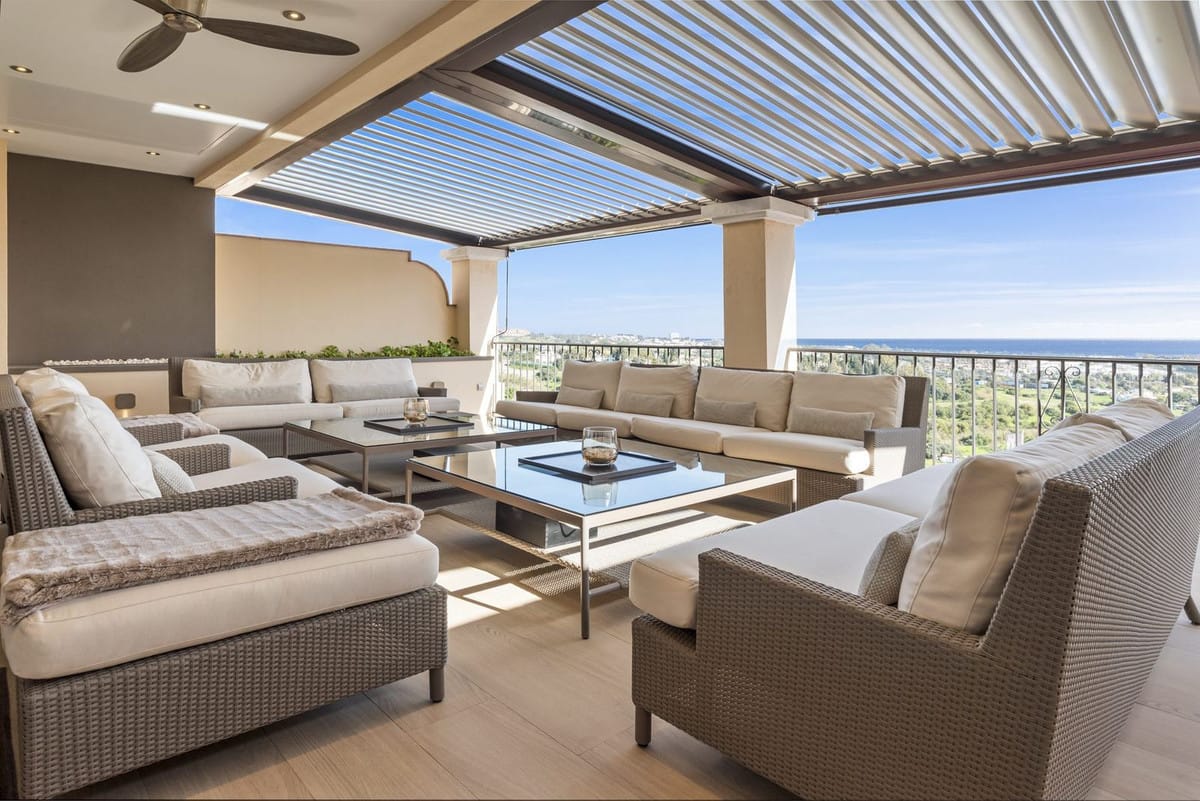 4 bedroom Apartment For Sale