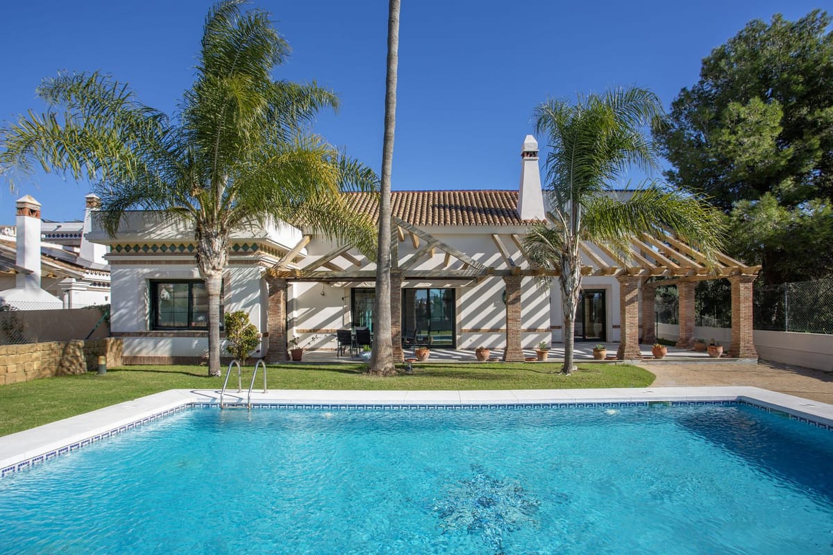 5 bedroom Villa For Sale