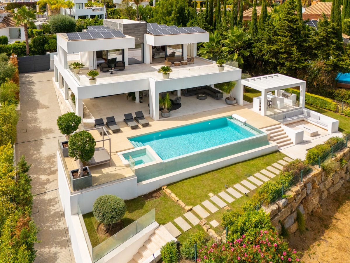 5 bedroom Villa For Sale