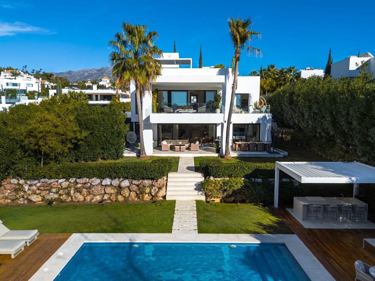 6 bedroom Villa For Sale
