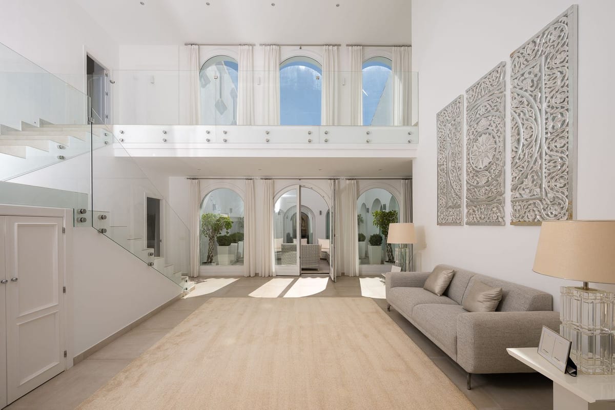 9 bedroom Villa For Sale