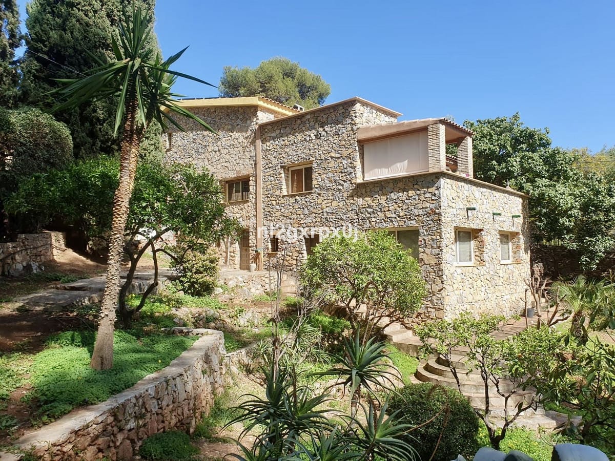5 bedroom Villa For Sale