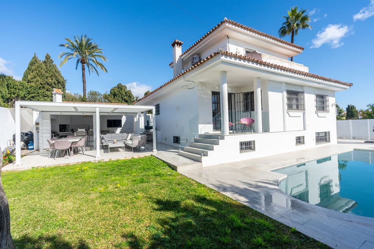 5 bedroom Villa For Sale