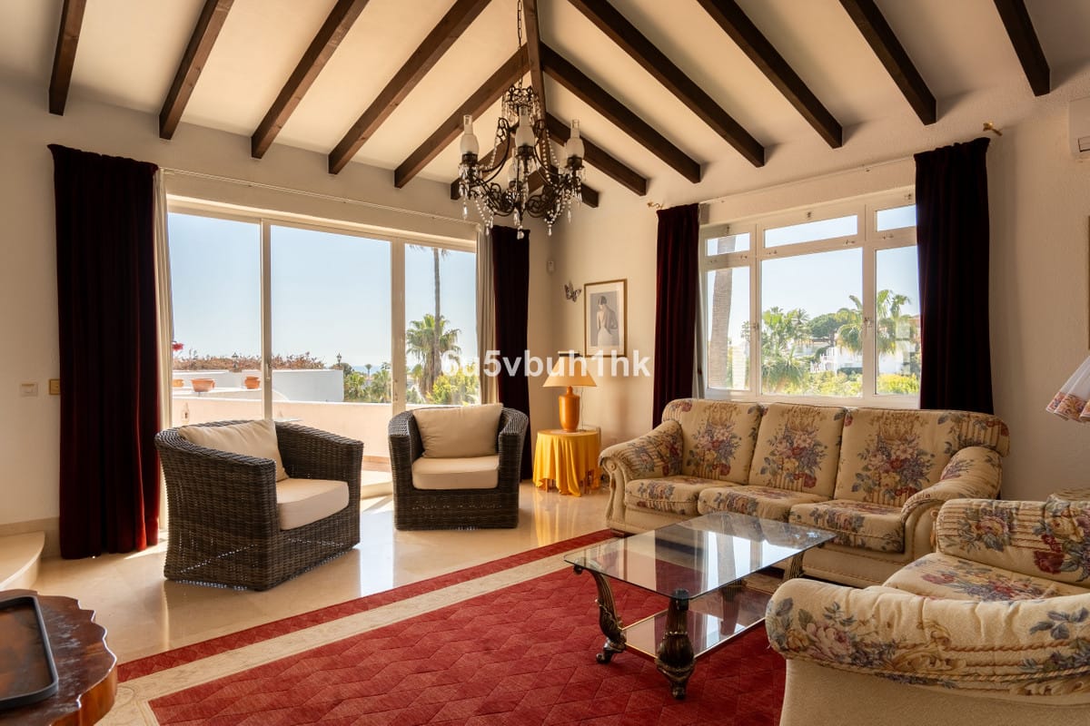 5 bedroom Villa For Sale