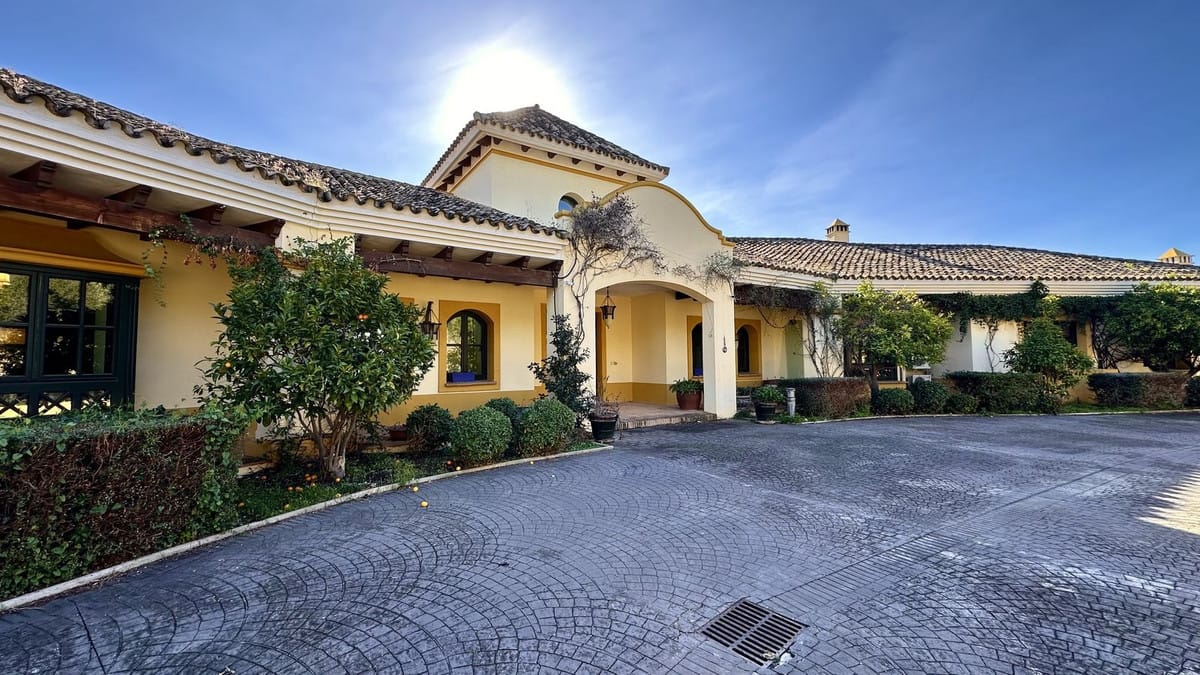 6 bedroom Villa For Sale