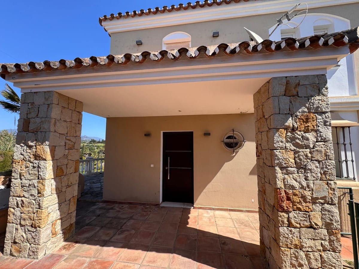 4 bedroom Villa For Sale