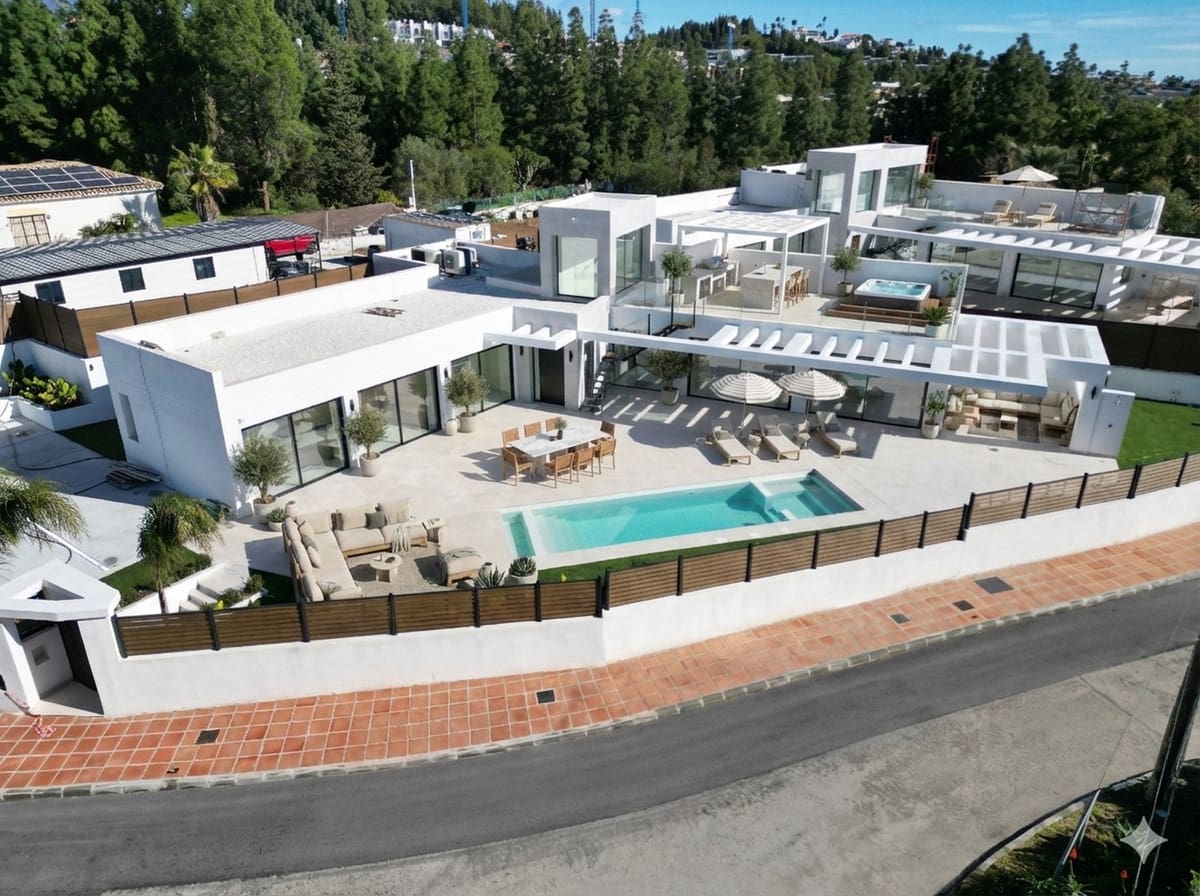 6 bedroom Villa For Sale