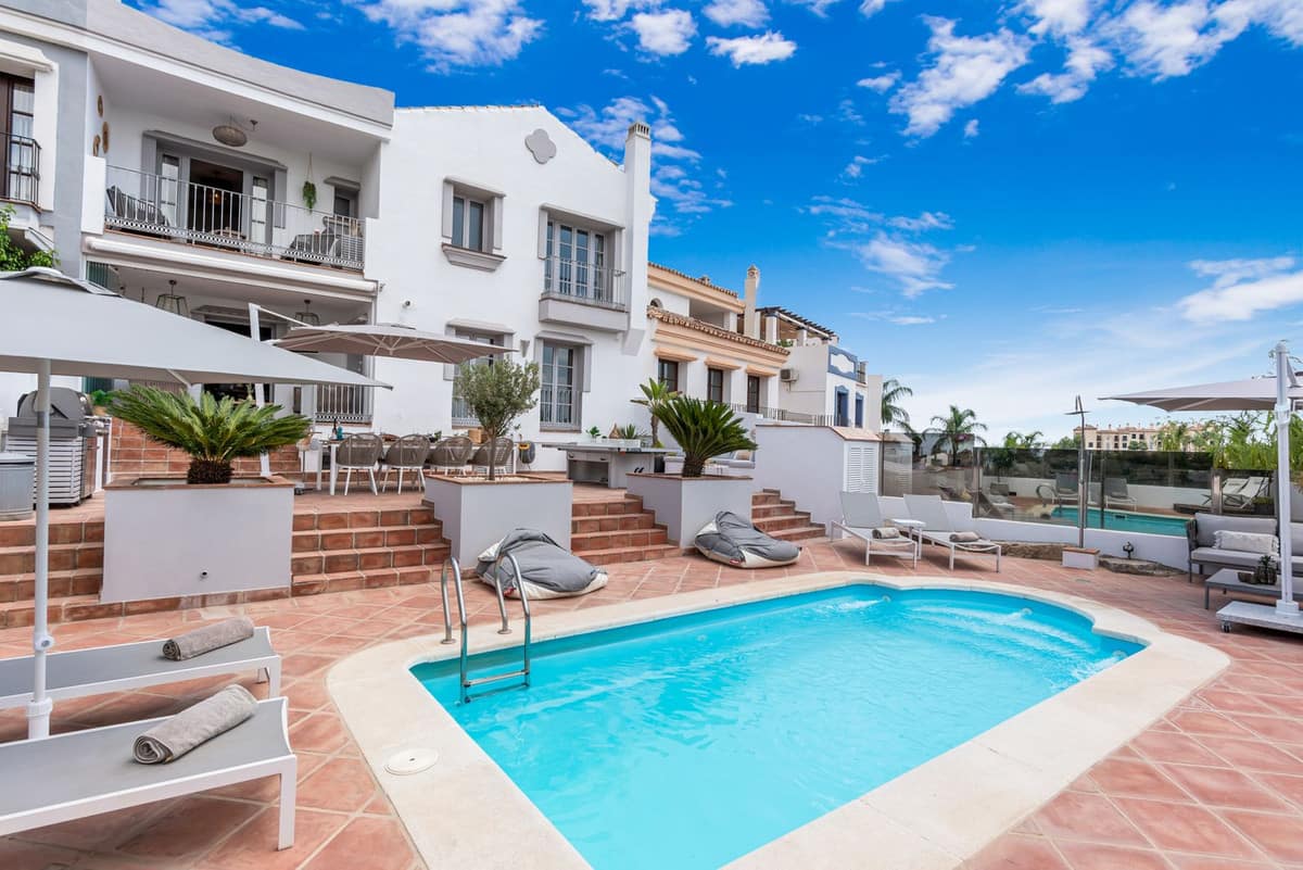 5 bedroom Villa For Sale