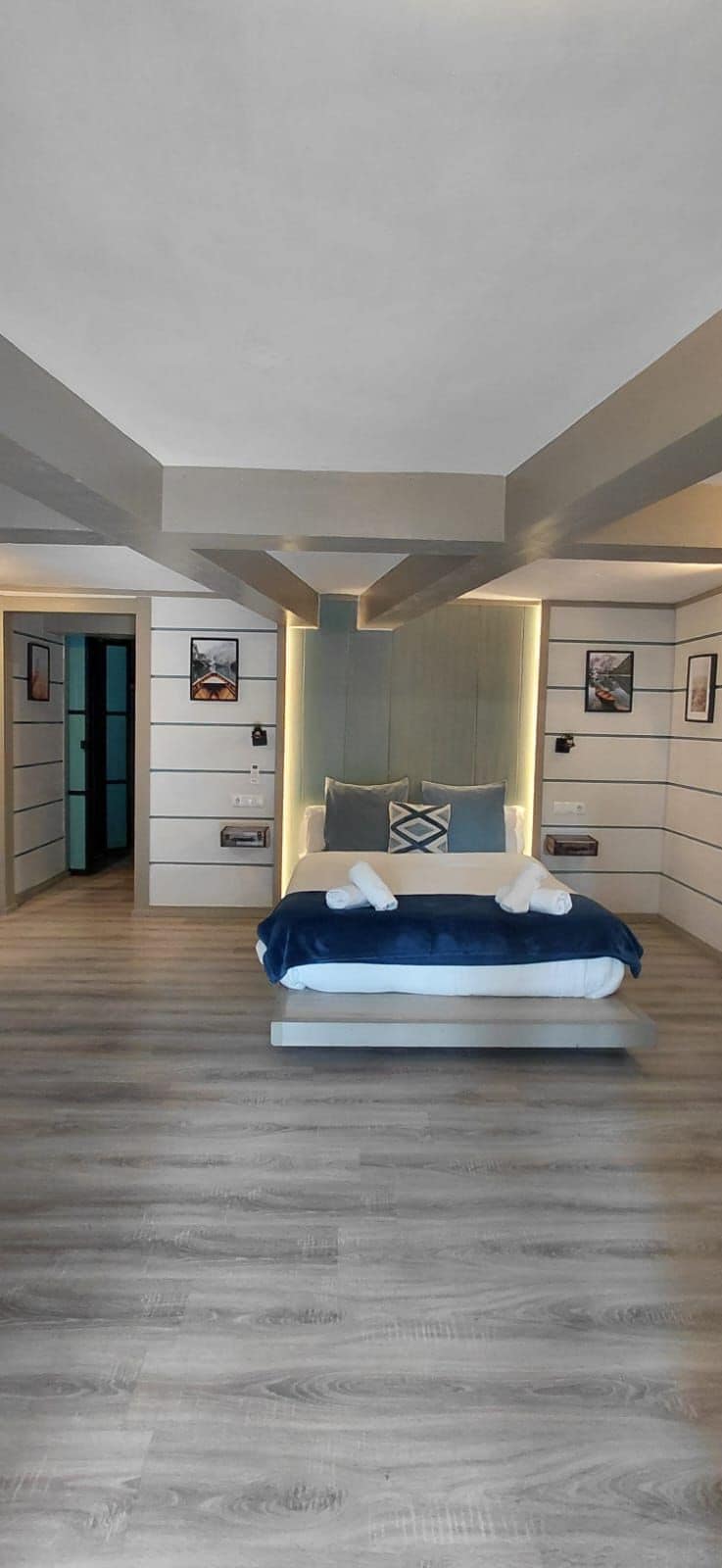 12 bedroom Villa For Sale