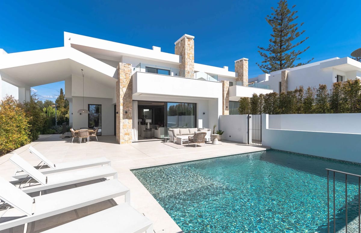 5 bedroom Villa For Sale