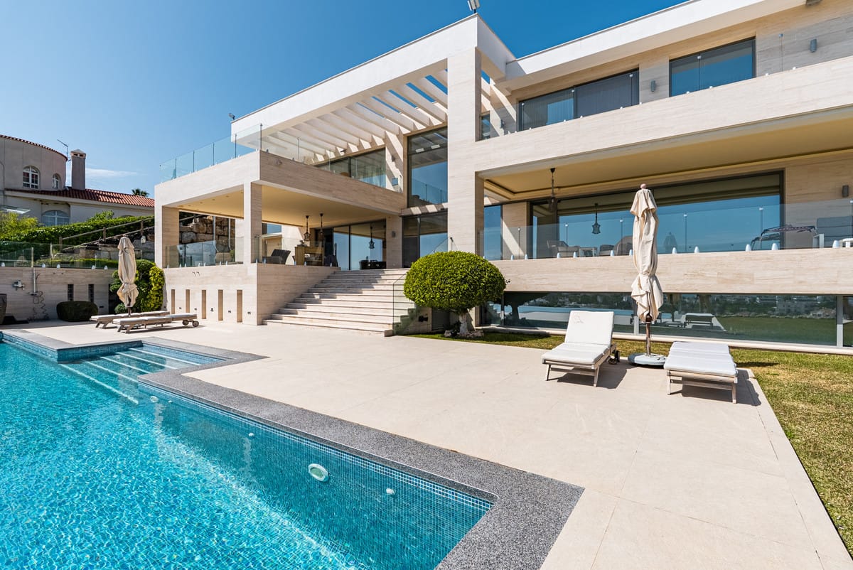5 bedroom Villa For Sale
