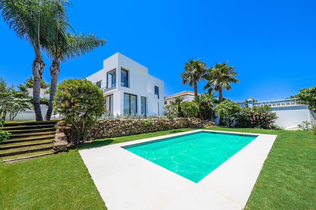 5 bedroom Villa For Sale