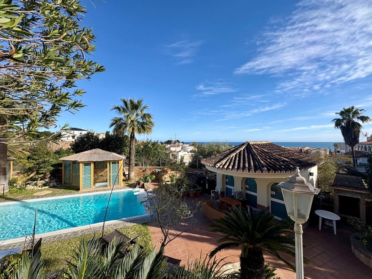 5 bedroom Villa For Sale