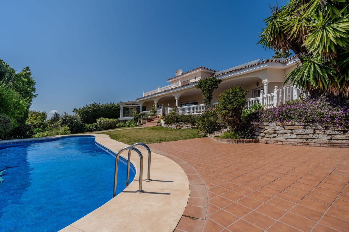 5 bedroom Villa For Sale