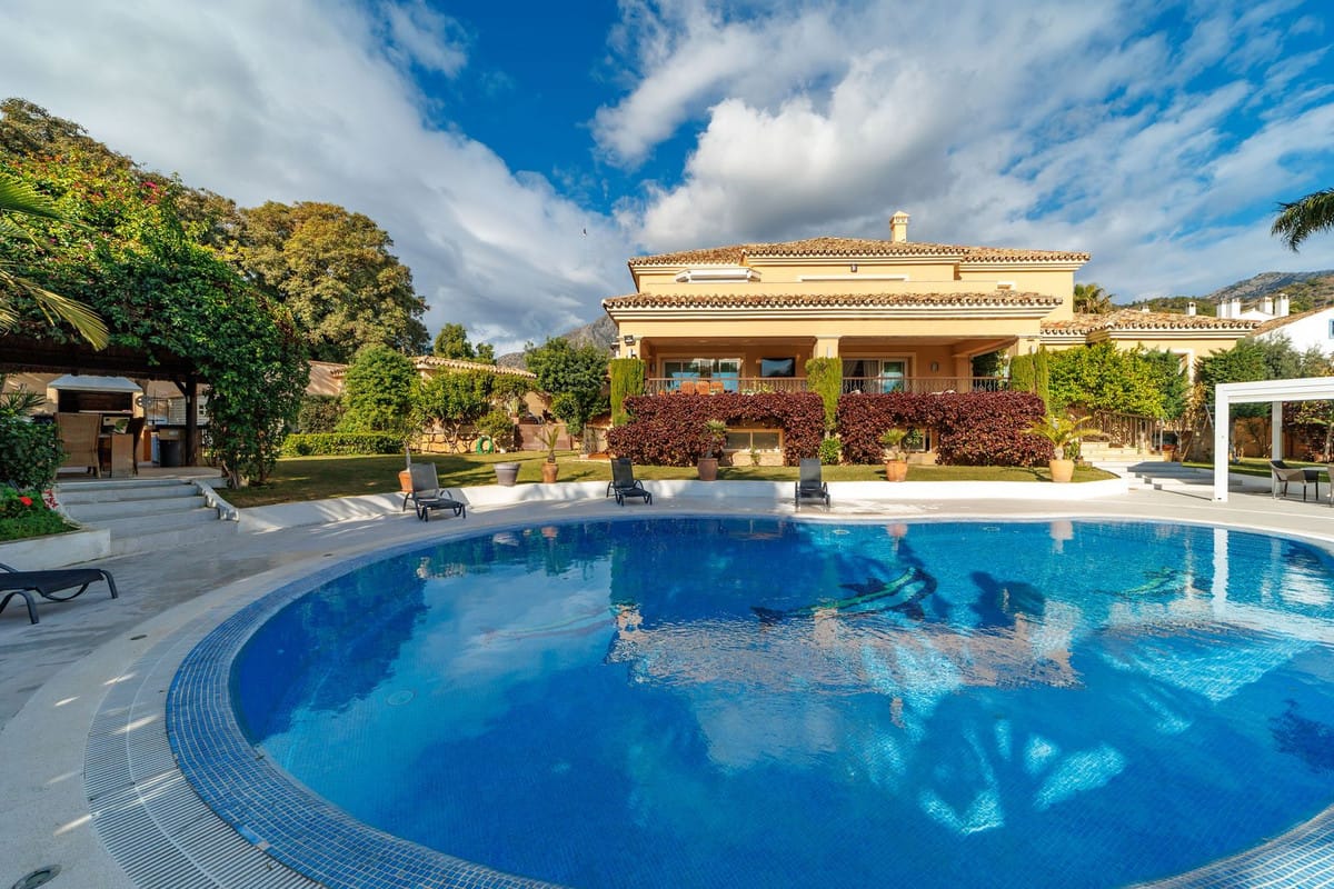 8 bedroom Villa For Sale