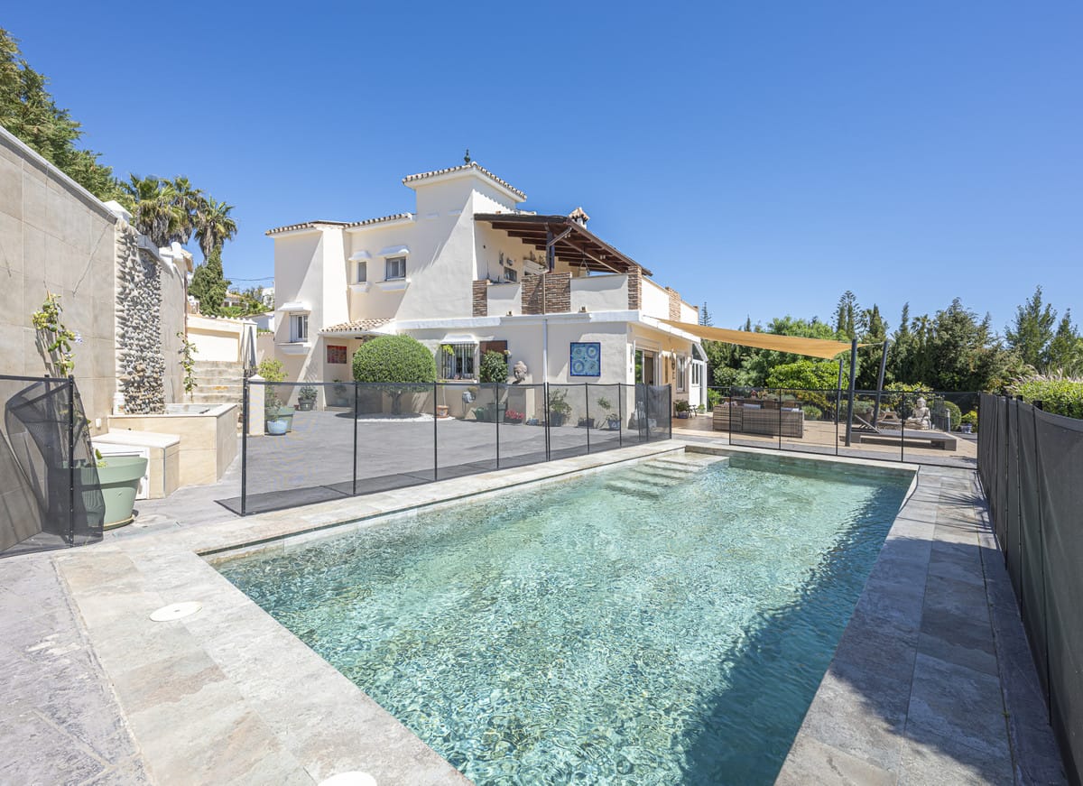 6 bedroom Villa For Sale