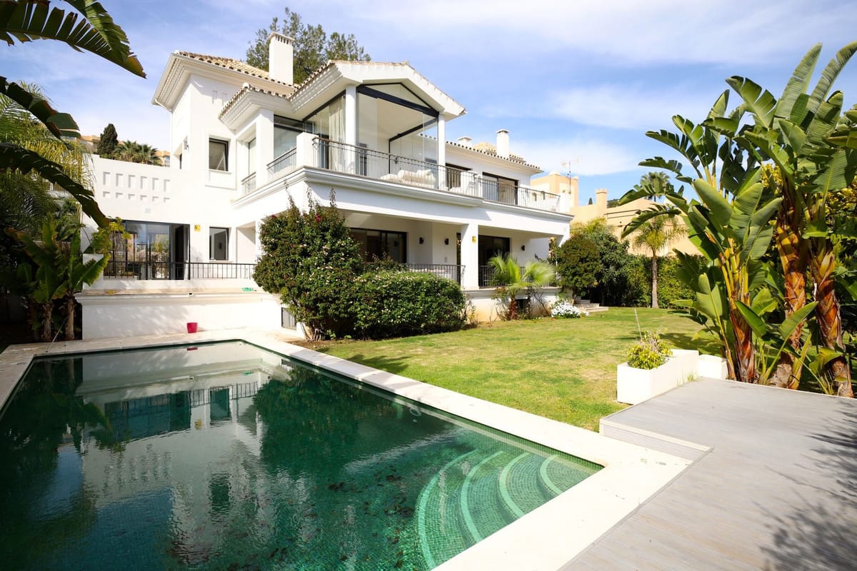 6 bedroom Villa For Sale