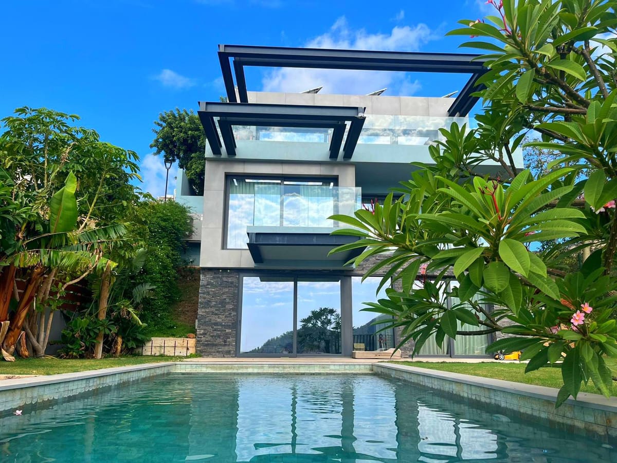 5 bedroom Villa For Sale