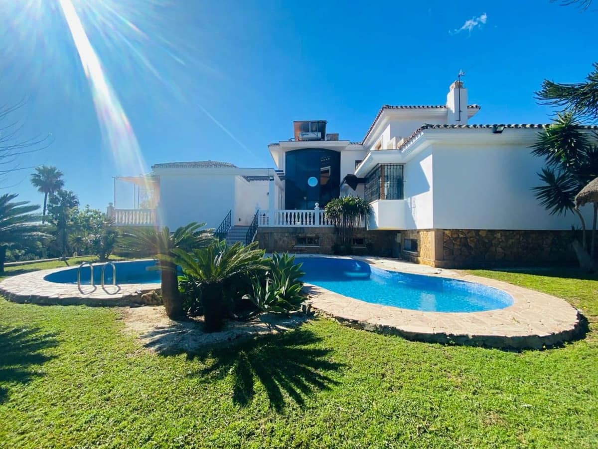 6 bedroom Villa For Sale