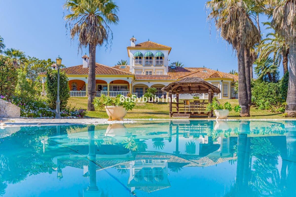 8 bedroom Villa For Sale