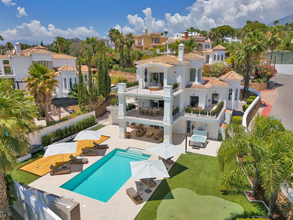 5 bedroom Villa For Sale