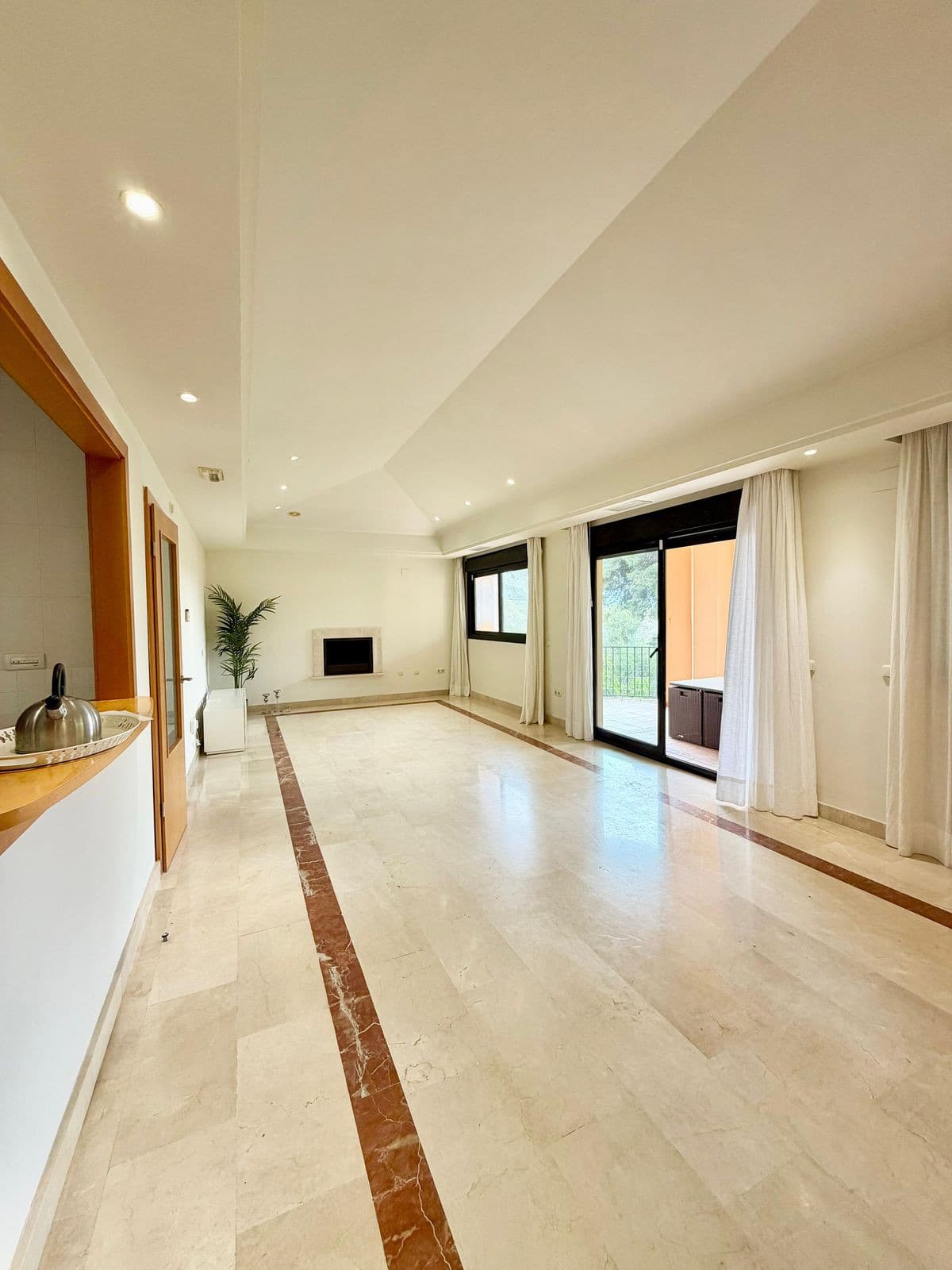 4 bedroom Apartment For Sale