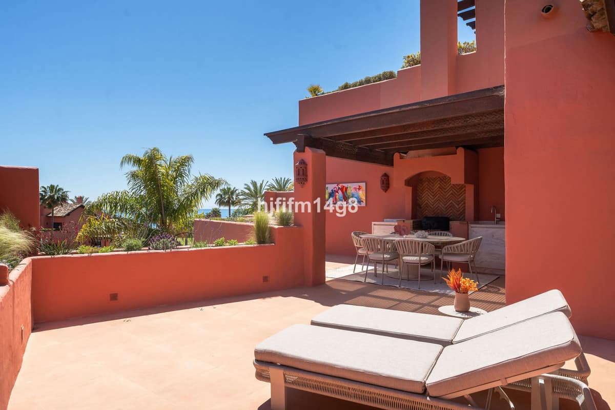 3 bedroom Apartment For Sale