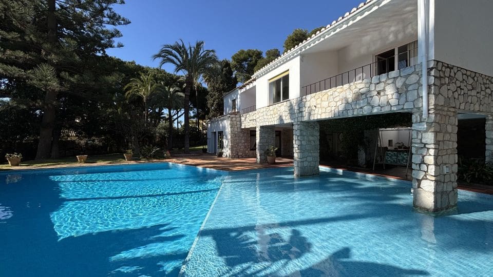 4 bedroom Villa For Sale