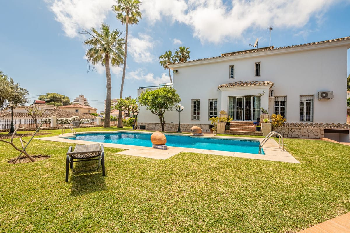 6 bedroom Villa For Sale