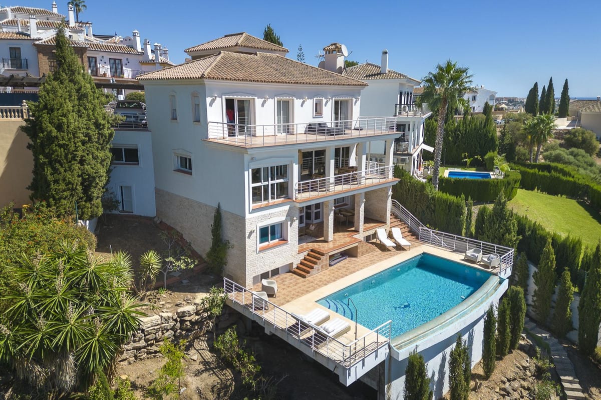 6 bedroom Villa For Sale