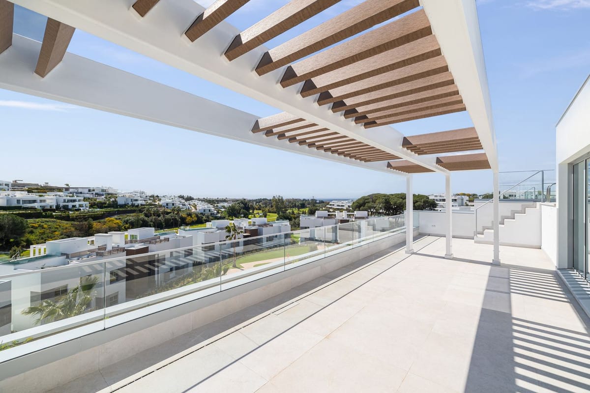 3 bedroom Apartment For Sale