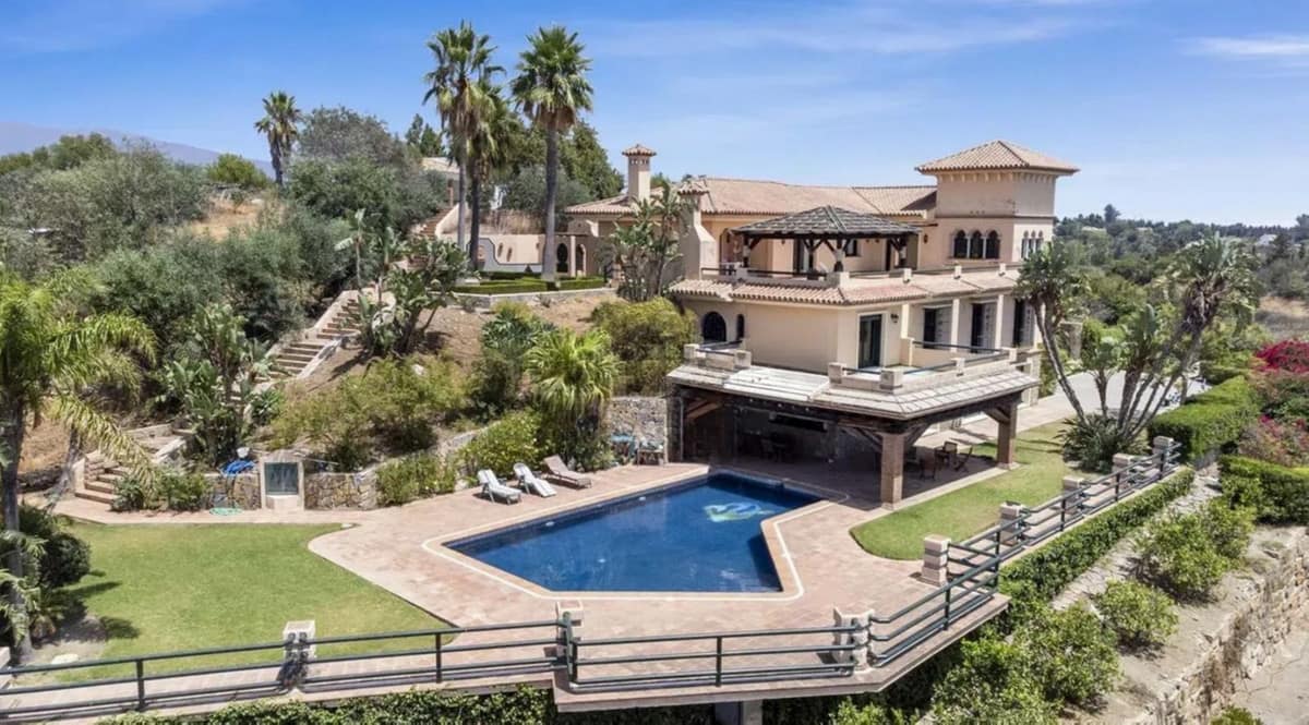 6 bedroom Villa For Sale