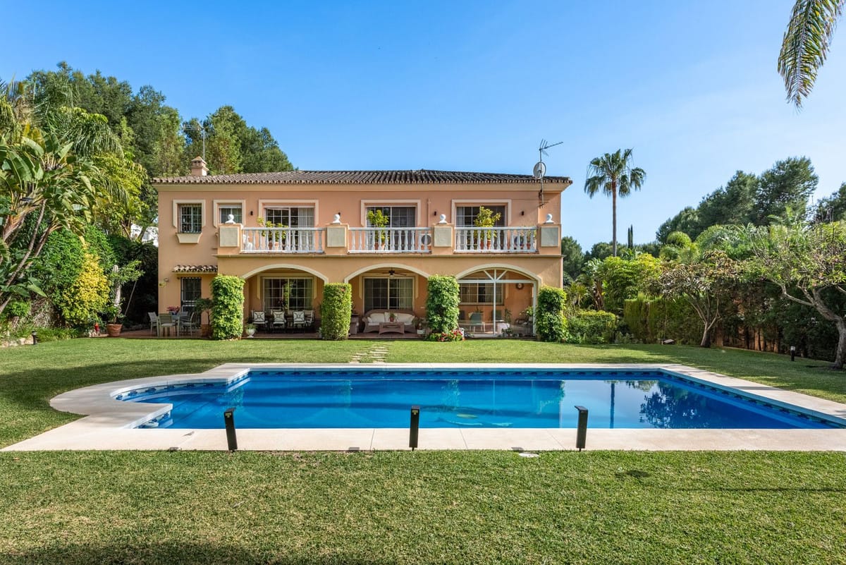 5 bedroom Villa For Sale