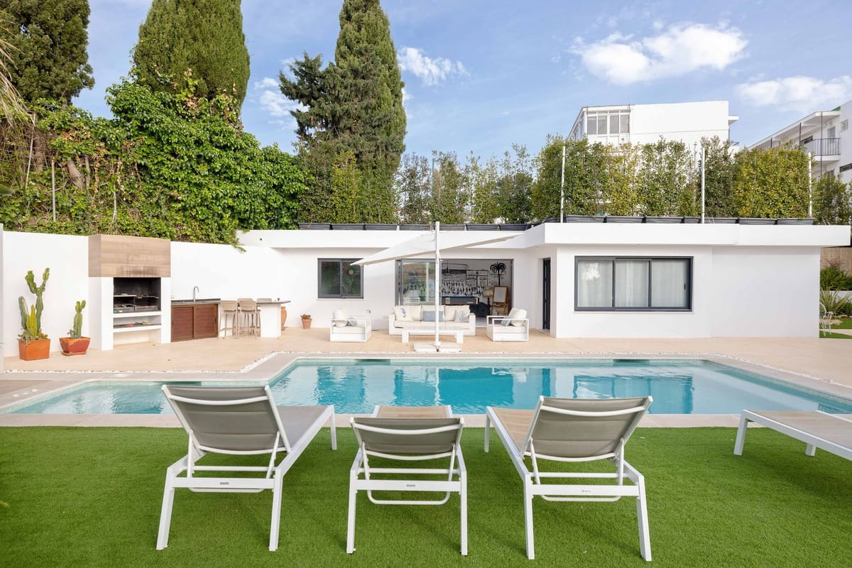 6 bedroom Villa For Sale