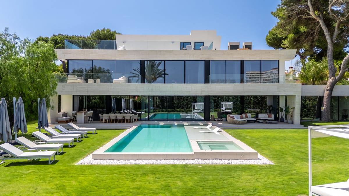 6 bedroom Villa For Sale