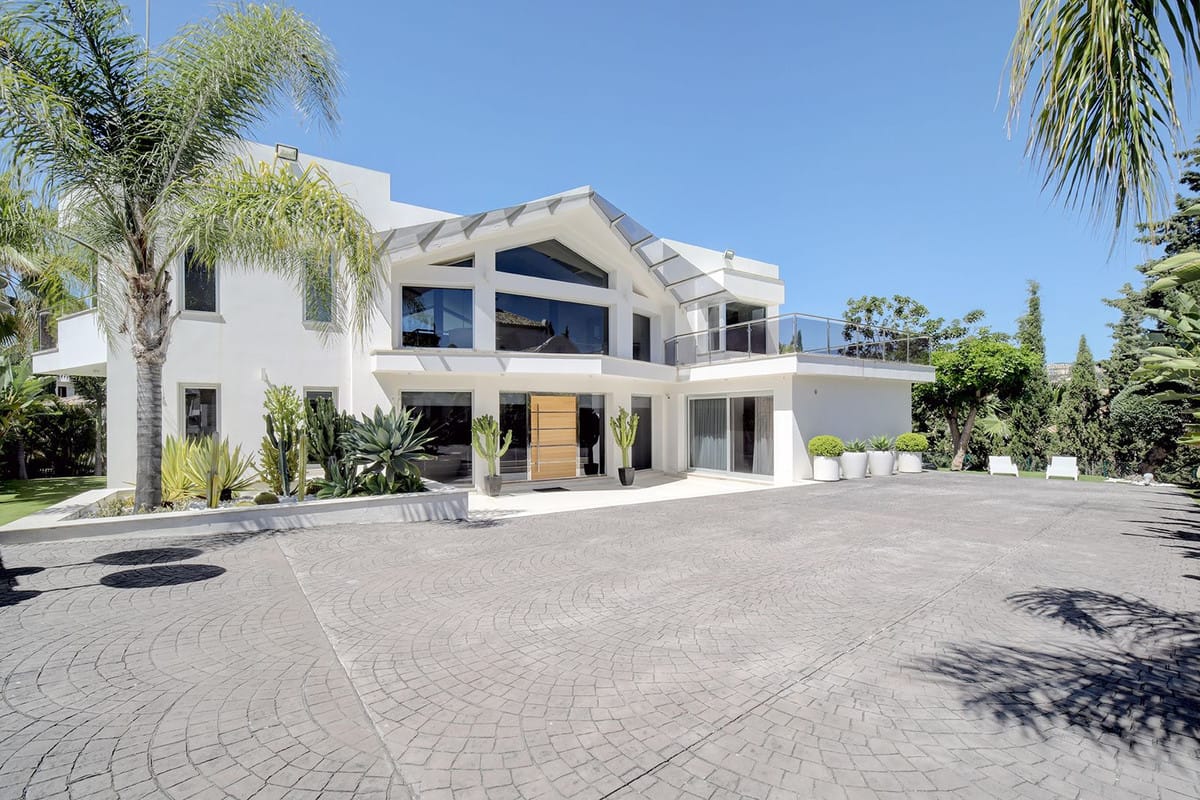 5 bedroom Villa For Sale