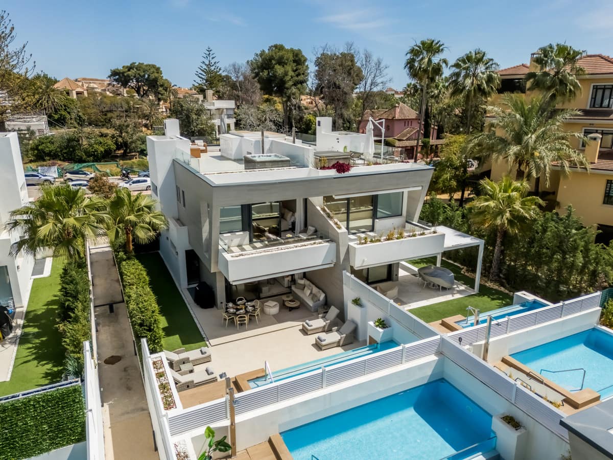 5 bedroom Villa For Sale