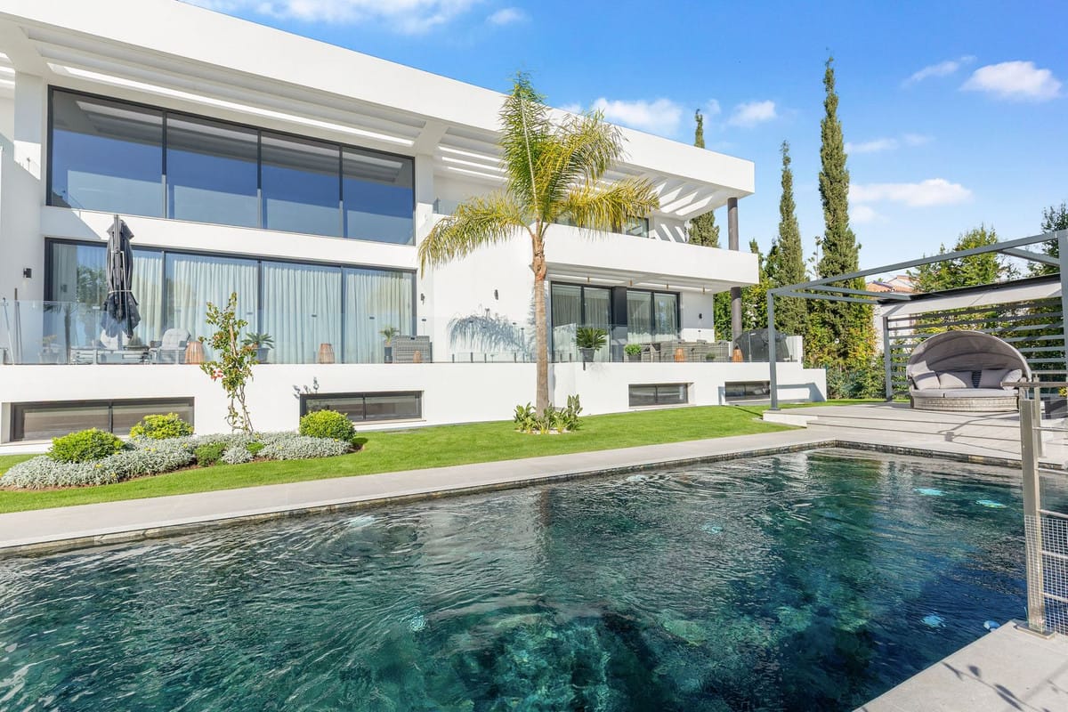 5 bedroom Villa For Sale