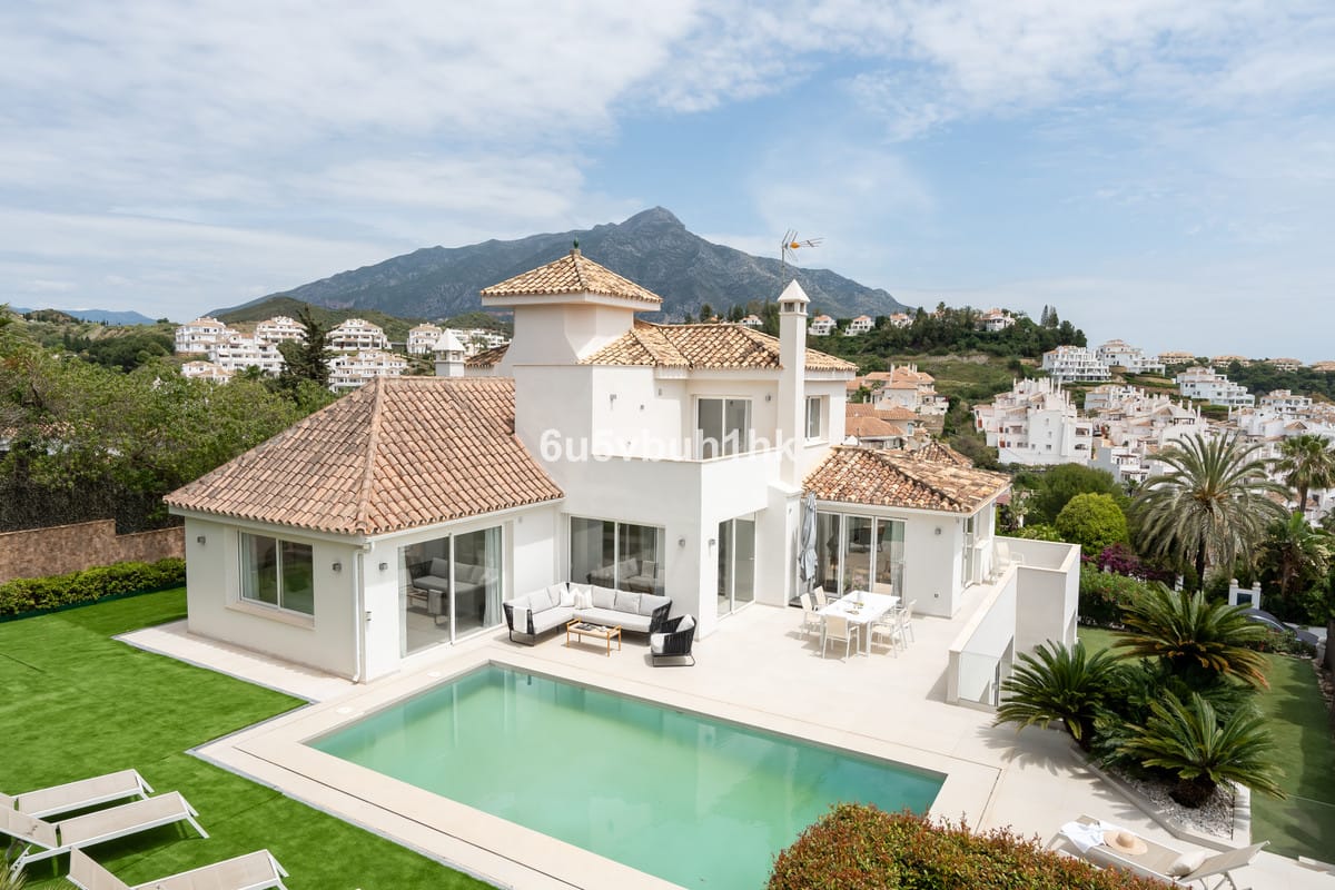 5 bedroom Villa For Sale