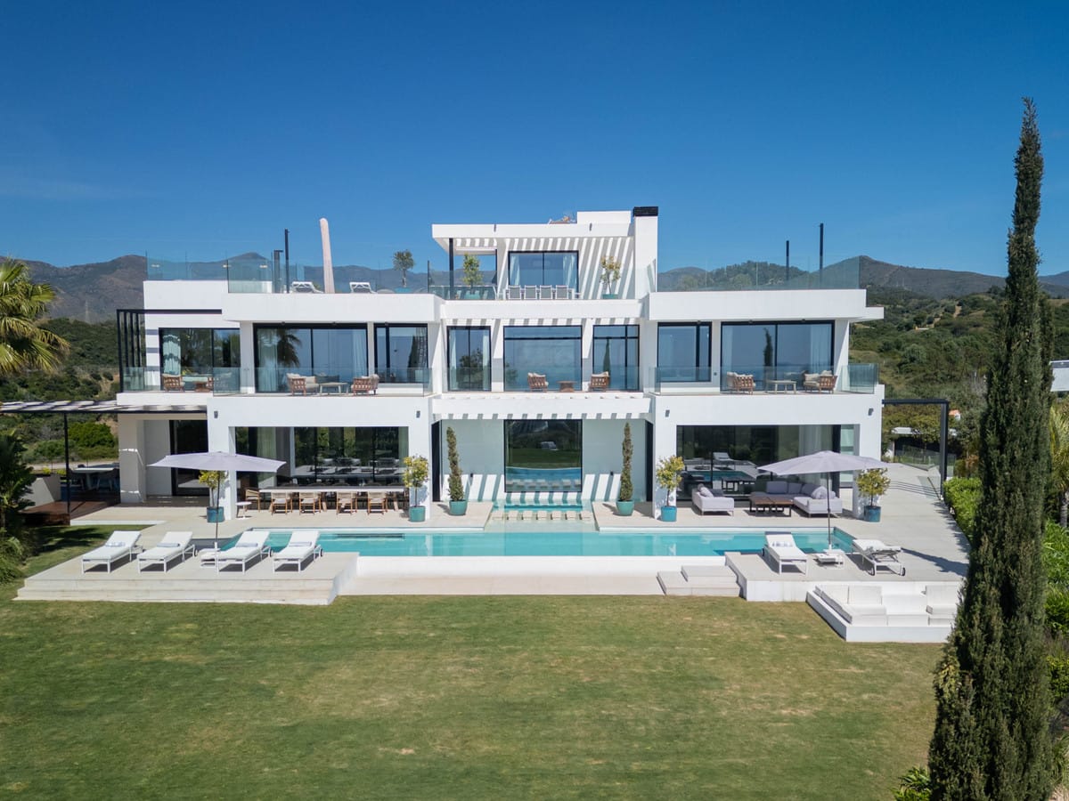 9 bedroom Villa For Sale
