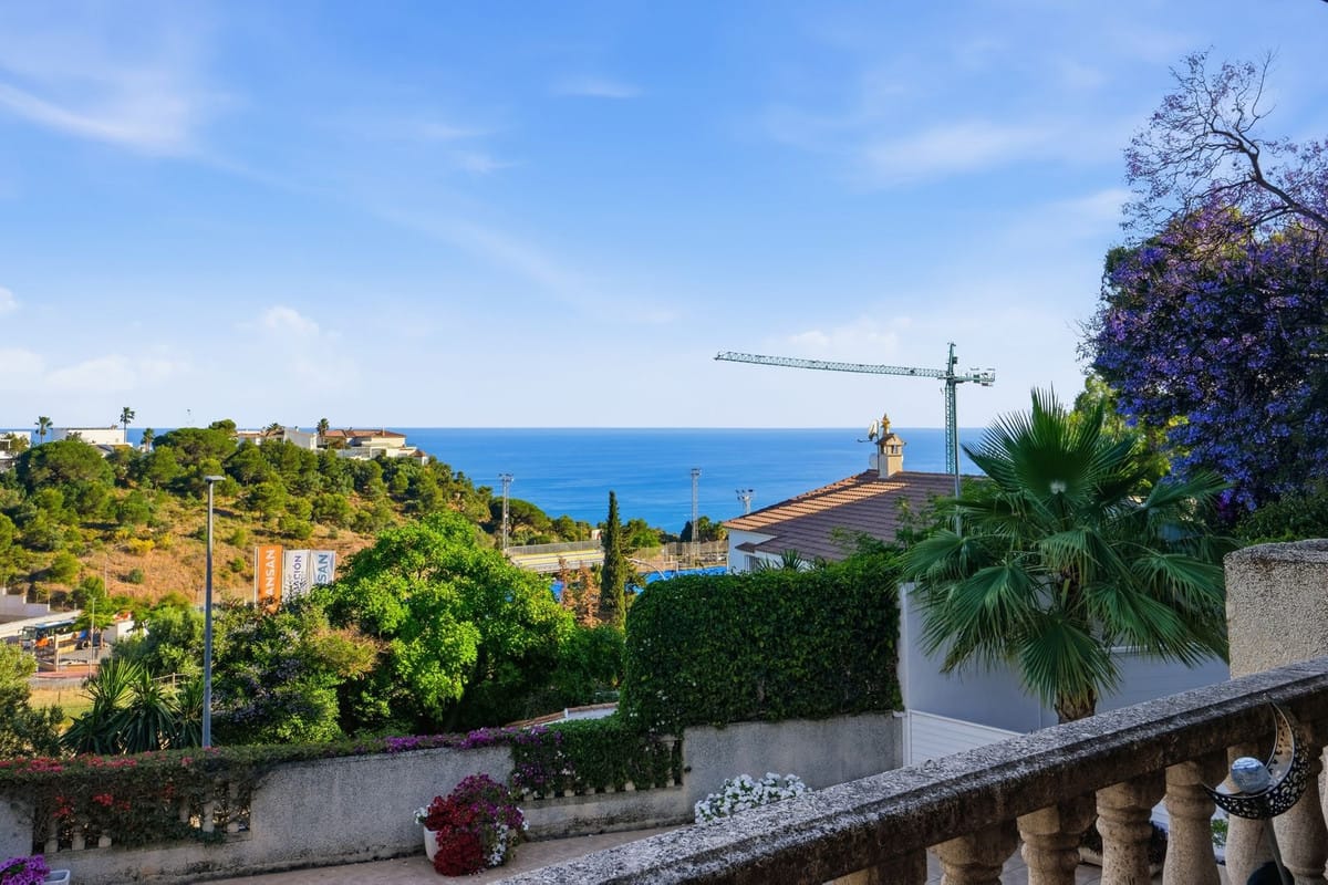 6 bedroom Villa For Sale