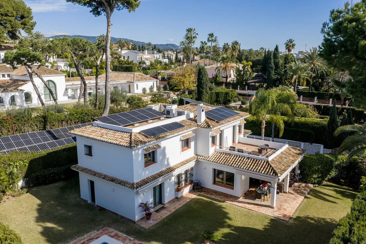 5 bedroom Villa For Sale