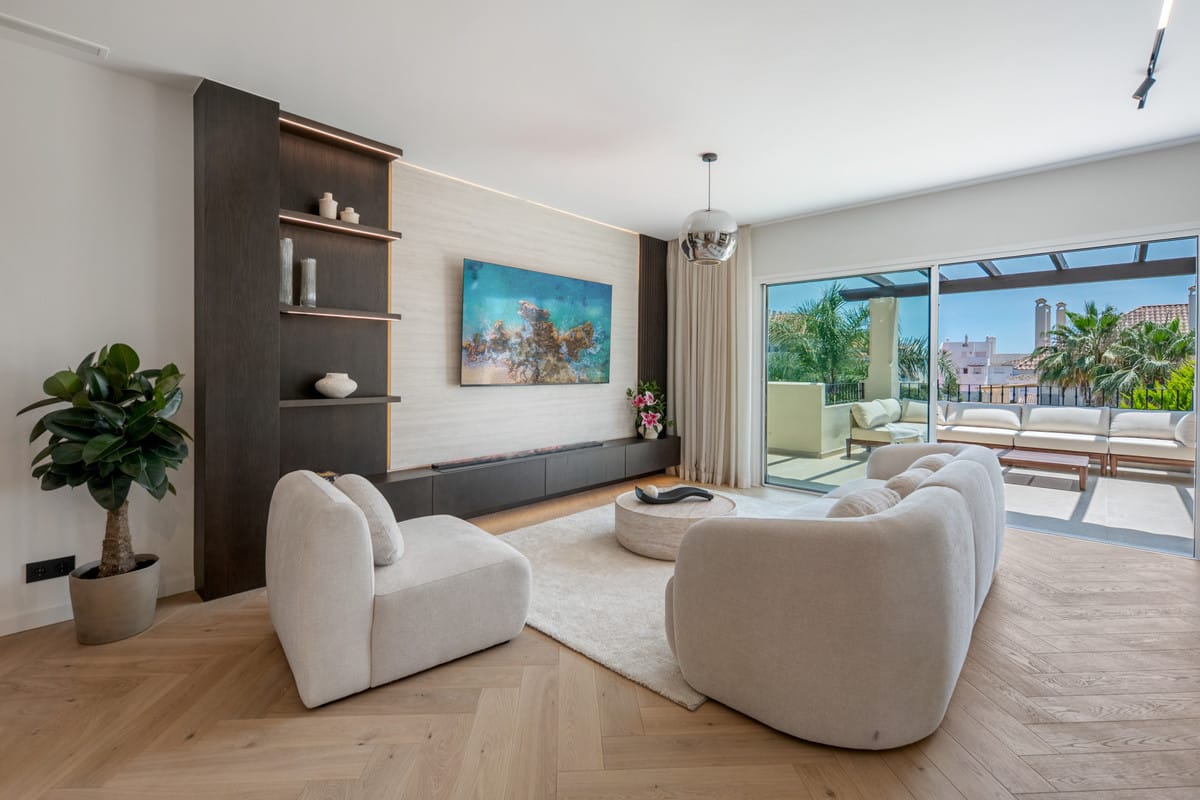 3 bedroom Apartment For Sale